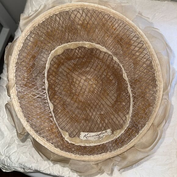 Vintage 50s or 60s Cream Floral Petal Hat - Picture 6 of 7